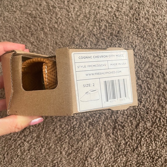 NEW Freshly Picked Baby Moccasins - Picture 2 of 4